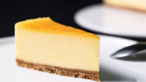 切芝士蛋糕 – 切蛋糕 – 切片机生产推荐 – 驰飞超声波食品刀片