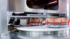 切圆形蛋糕的自动切蛋糕机 : 烘焙行业的精准切割解决方案