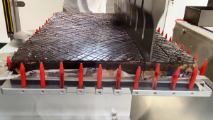 超声波切割机用于切割巧克力夹心蛋糕 - 杭州驰飞提供超声波切割机