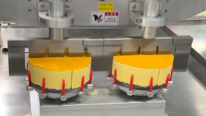 超声波切割机用于切割各种蛋糕 - 杭州驰飞提供超声波切割机