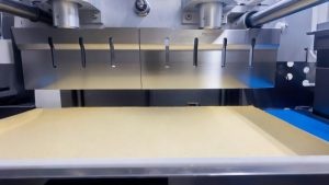 超声波慕斯蛋糕切割机 vs 传统切割机_优势对比 - 驰飞超声波